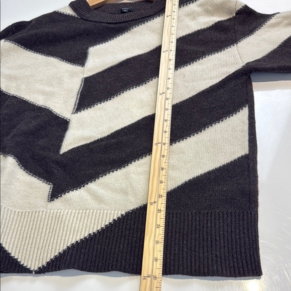 Joseph Women's Chevron White and Brown Crew Neck Sweater Size Large - Picture 8 of 9